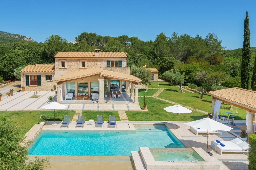 IMPRESSIVE LUXURY VILLA IN POLLENÇA – image 3