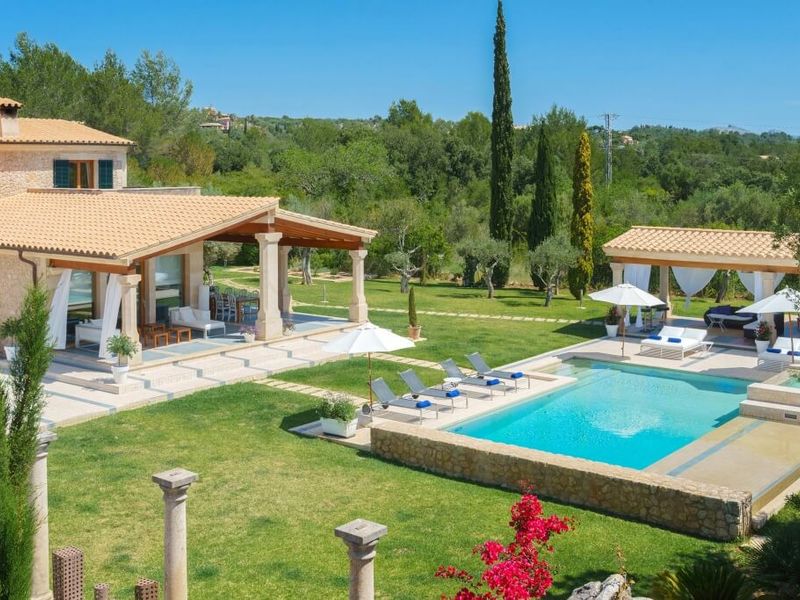 IMPRESSIVE LUXURY VILLA IN POLLENÇA – image 1